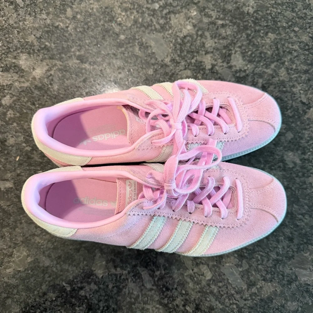 Adidas Bermuda Sneakers Size‎ 5.5 Pink